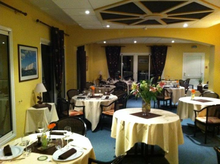 Logis Hotel De France Restaurant Le Lucullus Montmorillon Exterior photo