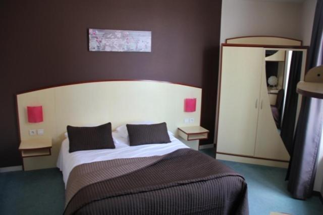 Logis Hotel De France Restaurant Le Lucullus Montmorillon Room photo